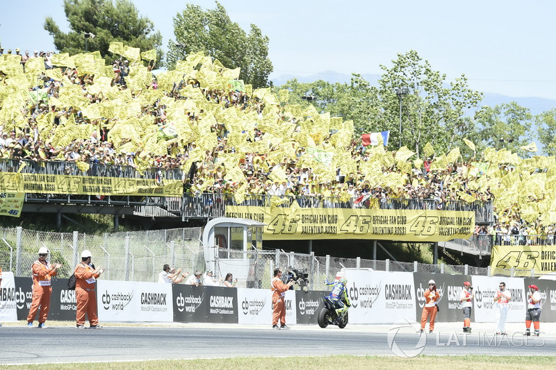 Des fans avec Valentino Rossi, Yamaha Factory Racing