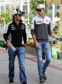 Серхио Перес, Sahara Force India F1, и Эстебан Гутьеррес, Haas F1