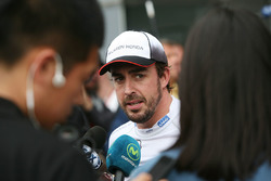 Фернандо Алонсо, McLaren со СМИ