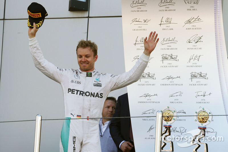 Podio: ganador Nico Rosberg, Mercedes AMG F1 Team