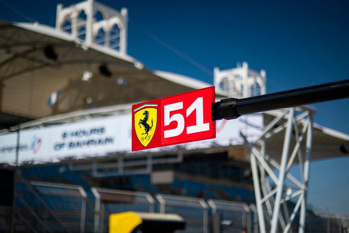#51 Ferrari AF Corse pitlane sign