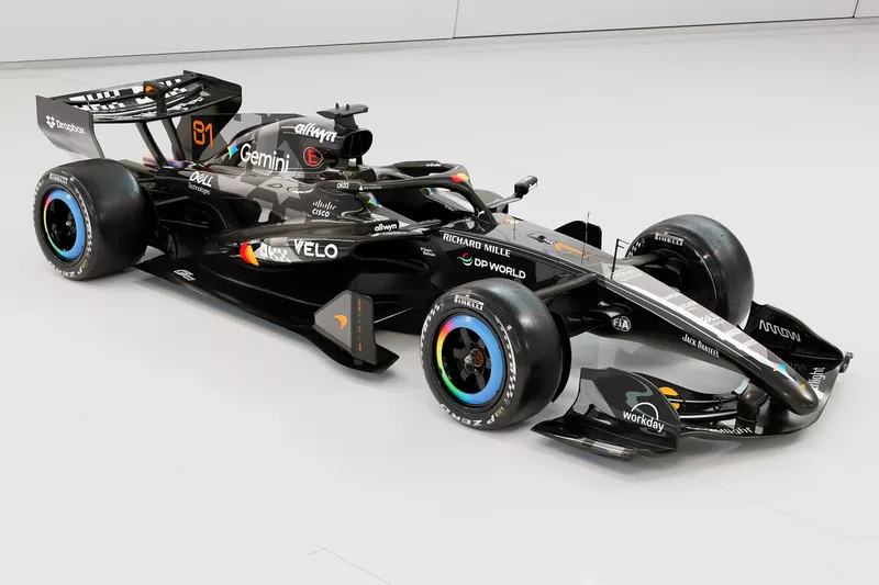 La McLaren MCL40 avec sa livrée pour les essais de Barcelone
