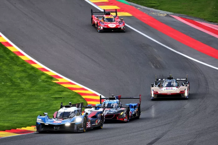 #36 Alpine Endurance Team Alpine A424: Jules Gounon, Frederic Makowiecki, Victor Martins