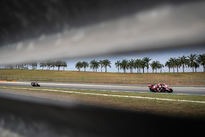 Francesco Bagnaia, Ducati Team, Marco Bezzecchi, Aprilia Racing
