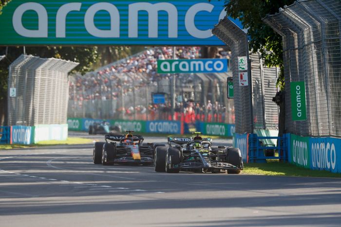 Lewis Hamilton, Mercedes F1 W14, Max Verstappen, Red Bull Racing RB19