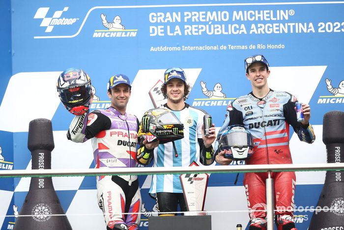 Podio: segundo lugar Johann Zarco, Pramac Racing, Ganador Marco Bezzecchi, VR46 Racing Team, tercer lugar Alex Márquez, Gresini Racing