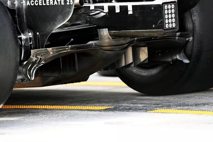 Mercedes W12 difüzör detay