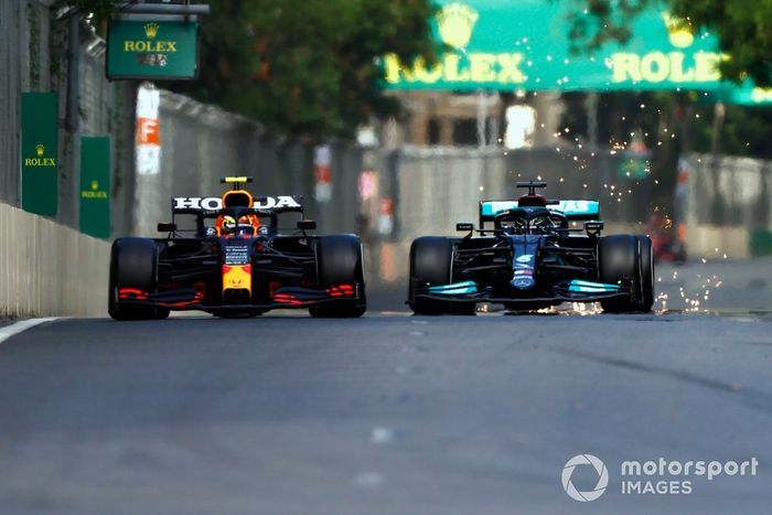Sergio Pérez, Red Bull Racing RB16B, Lewis Hamilton, Mercedes W12