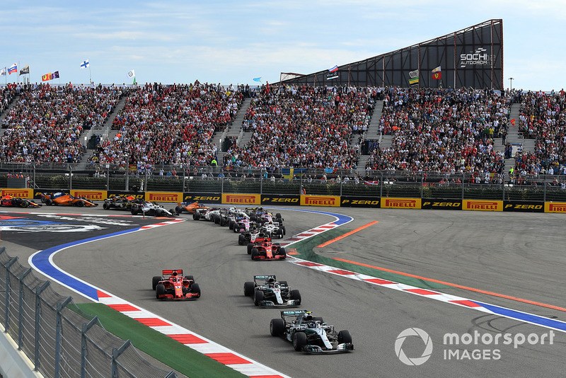 Valtteri Bottas, Mercedes AMG F1 W09 lider, Lewis Hamilton, Mercedes AMG F1 W09 ve Sebastian Vettel, Ferrari SF71H