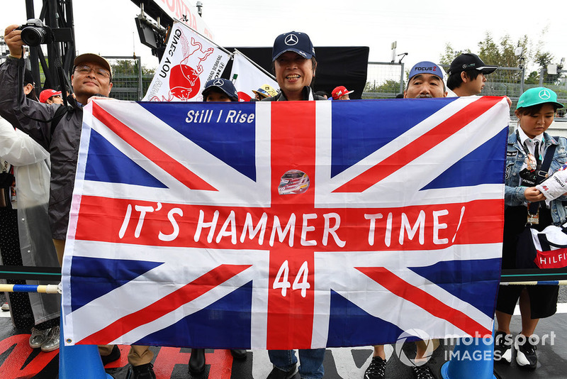 Lewis Hamilton, Mercedes AMG F1 fan and banner