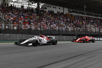 Charles Leclerc, Sauber C37 ve Sebastian Vettel, Ferrari SF71H