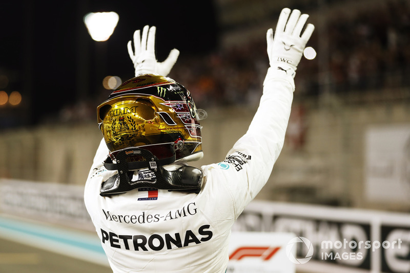 Льюіс Хемілтон, Mercedes AMG F1, святкує поул-позицію
