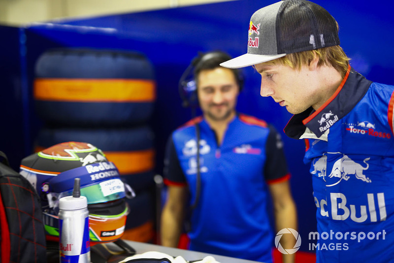 Brendon Hartley, Toro Rosso, views a birthday message on his helmet visor