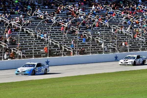 Ryan Blaney, Team Penske, Ford Fusion Accella/Carlisle, Kevin Harvick, Stewart-Haas Racing, Ford Fusion Mobil 1
