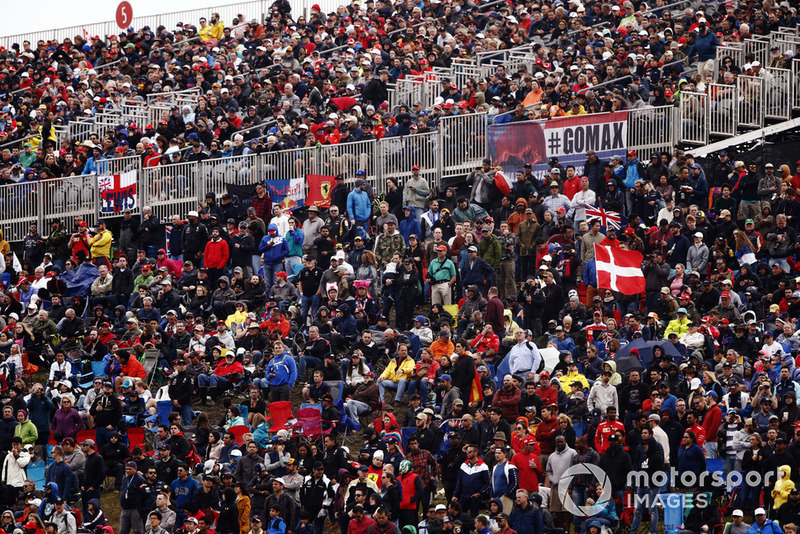 Des fans en tribune