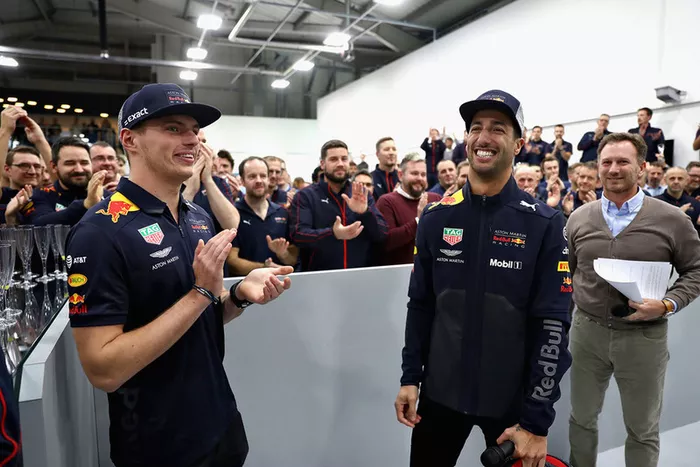Daniel Ricciardo, Red Bull Racing, y Max Verstappen, Red Bull Racing