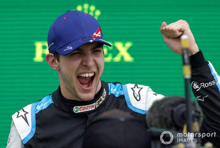 Esteban Ocon, Alpine F1, primo classificato, festeggia
