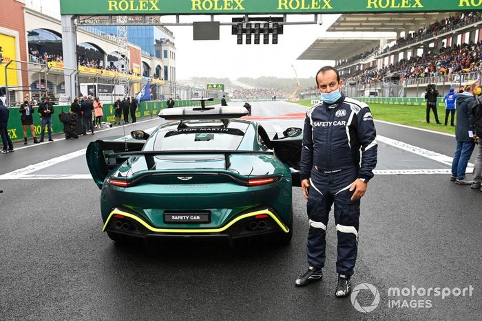 Ignazio Sanzone en la parrilla con el Safety Car