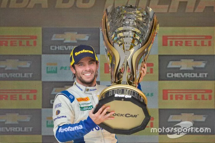 2019: Ricardo Maurício vence e exibe troféu da Corrida do Milhão