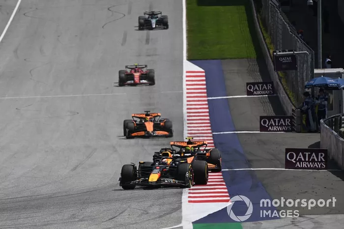 Max Verstappen, Red Bull Racing RB20, Lando Norris, McLaren MCL38, Oscar Piastri, McLaren MCL38
