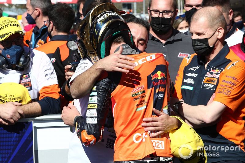El ganador de la carrera y campeón del mundo Pedro Acosta, Red Bull KTM Ajo