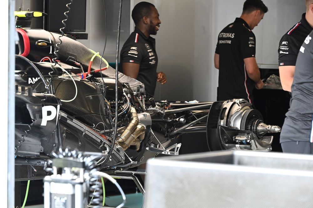 Parte de la unidad de potencia del Mercedes W14 