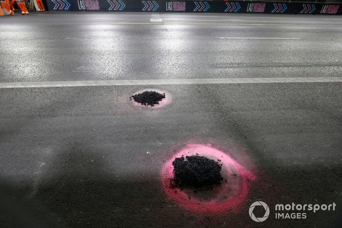 Pozo en reparación en el circuito