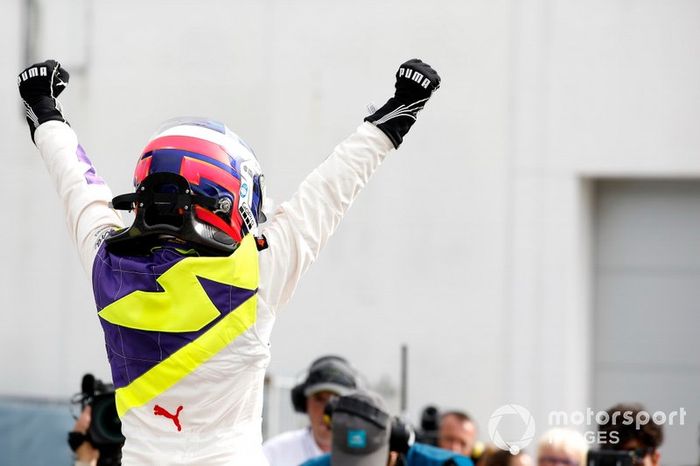 Ganadora de la carrera Jamie Chadwick