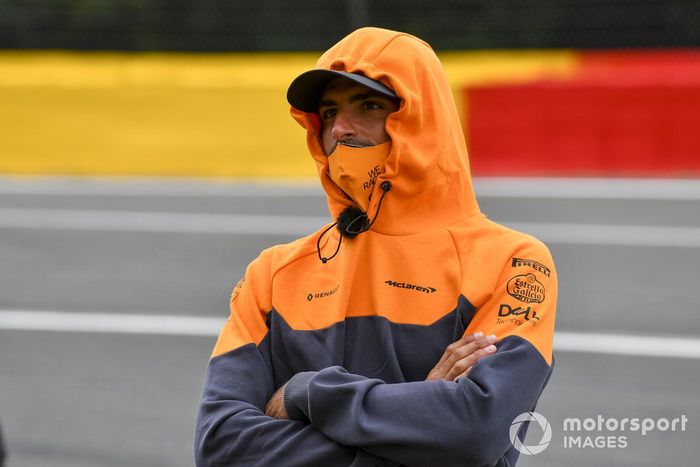 Carlos Sainz Jr., McLaren, recorre la pista