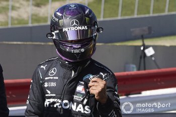 Hamilton nyerte a kétszer is megszakított Toszkán Nagydíjat, Albon megszerezte első dobogóját az F1-ben!