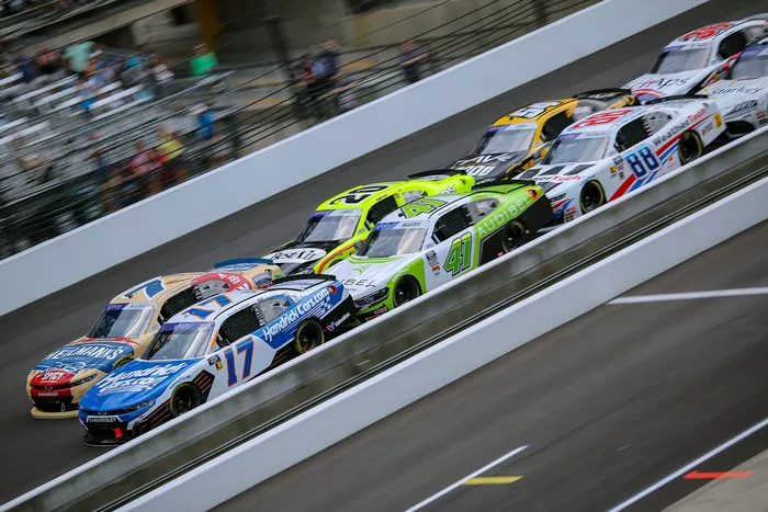Kyle Larson, Chevrolet, Justin Allgaier, JR Motorsports Chevrolet, Sam Mayer, Haas Factory Team Ford