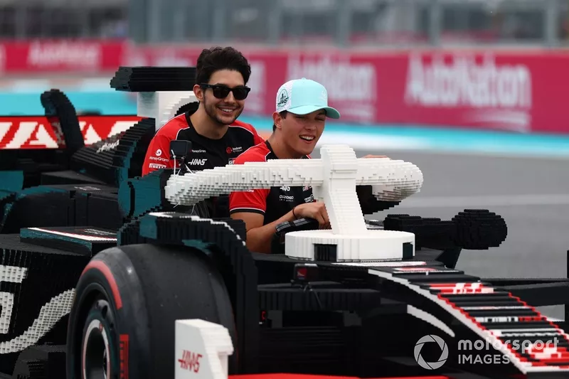 Esteban Ocon, Haas F1 Team, Oliver Bearman, Haas F1 Team