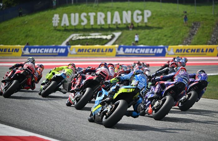 Riders take the start of the sprint race