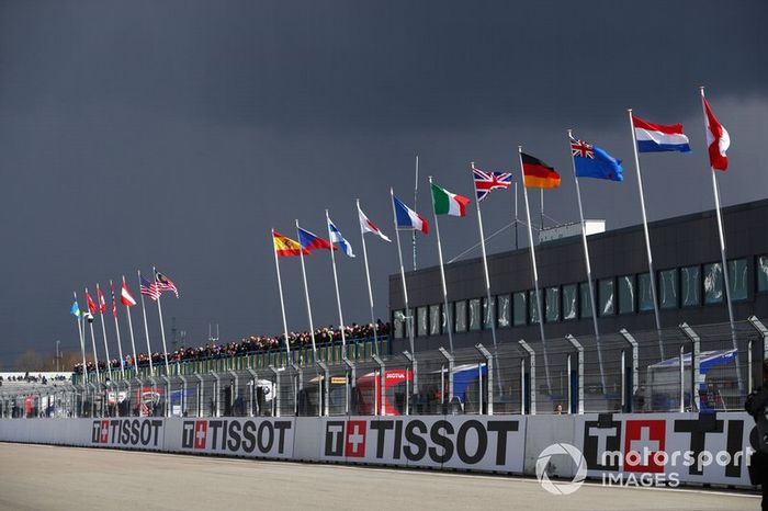 Las nubes causan retraso