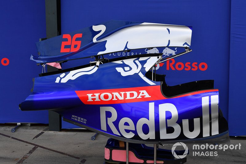 Daniil Kvyat's Toro Roso STR14 bodywork in the pit lane