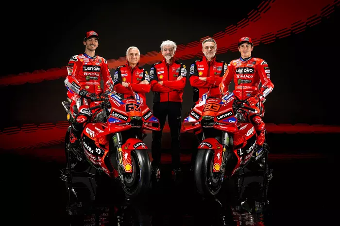 Francesco Bagnaia, Marc Marquez, Ducati Team, avec Davide Tardozzi, Ducati team manager, Gigi Dall'Igna, Ducati general manager, Mauro Grassilli, Ducati sporting director