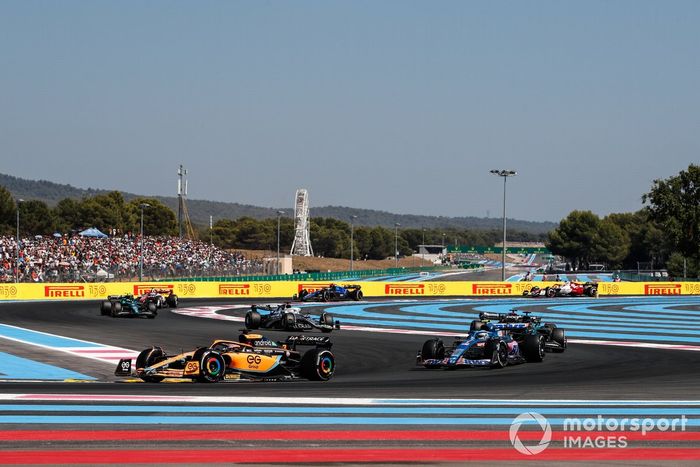 Daniel Ricciardo, McLaren MCL36, Esteban Ocon, Alpine A522, Lance Stroll, Aston Martin AMR22