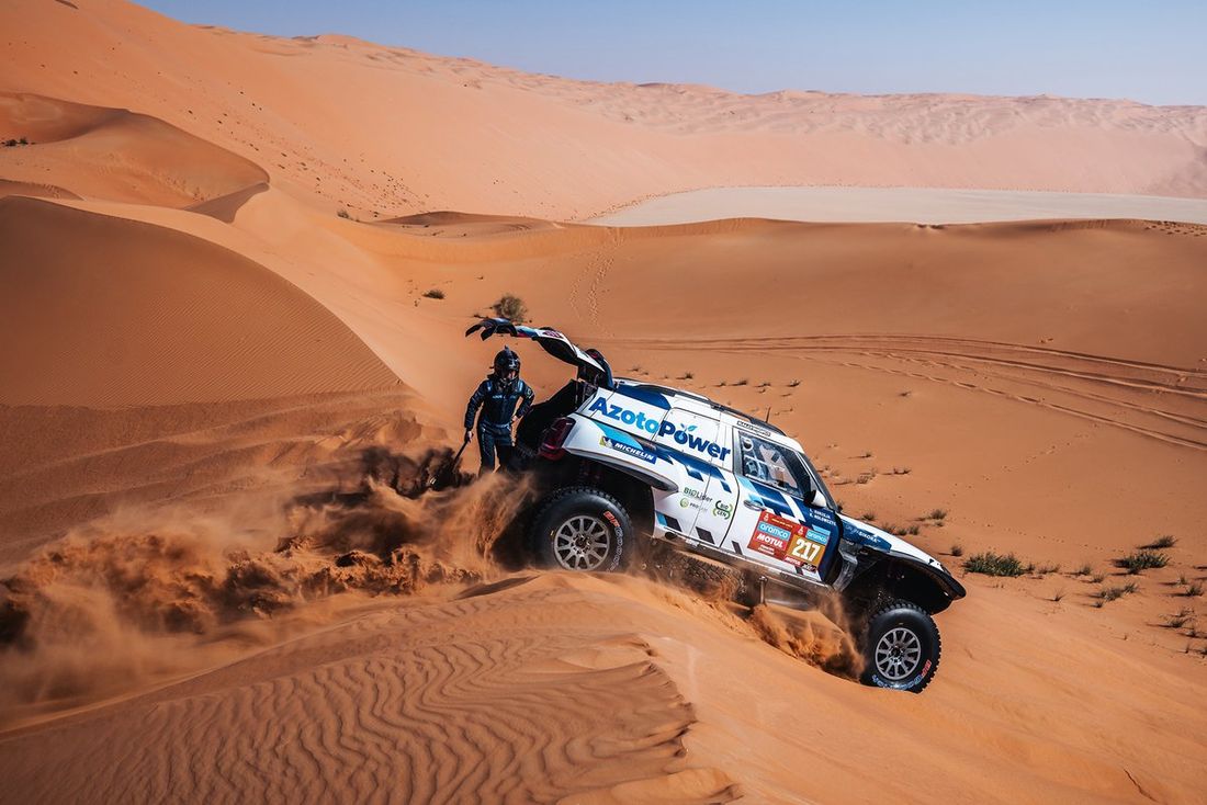 #217 X-raid Mini JCW Team Mini John Cooper Works Rally Plus: Krzysztof Hołowczyc, Łukasz Kurzeja