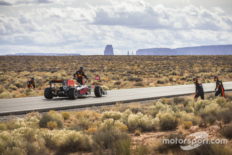 Daniel Ricciardo, Red Bull Racing in Monument Valley