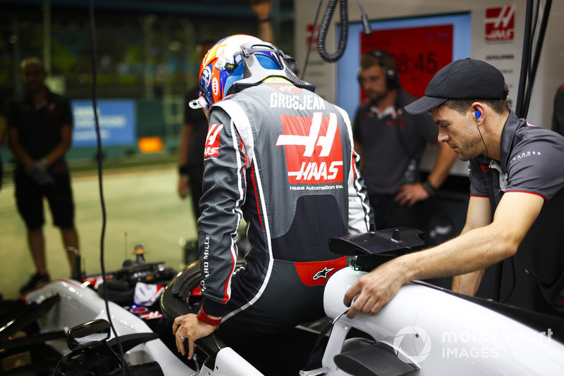 Romain Grosjean, Haas F1 Team, entre dans sa voiture