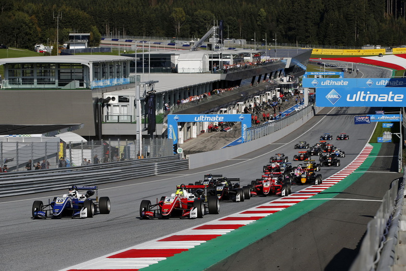 Start of the race, Robert Shwartzman, PREMA Theodore Racing Dallara F317 - Mercedes-Benz, Mick Schumacher, PREMA Theodore Racing Dallara F317 - Mercedes-Benz