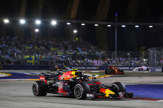 Max Verstappen, Red Bull Racing RB14 ve Valtteri Bottas, Mercedes AMG F1 W09 EQ Power+ ve Kimi Raikkonen, Ferrari SF71H
