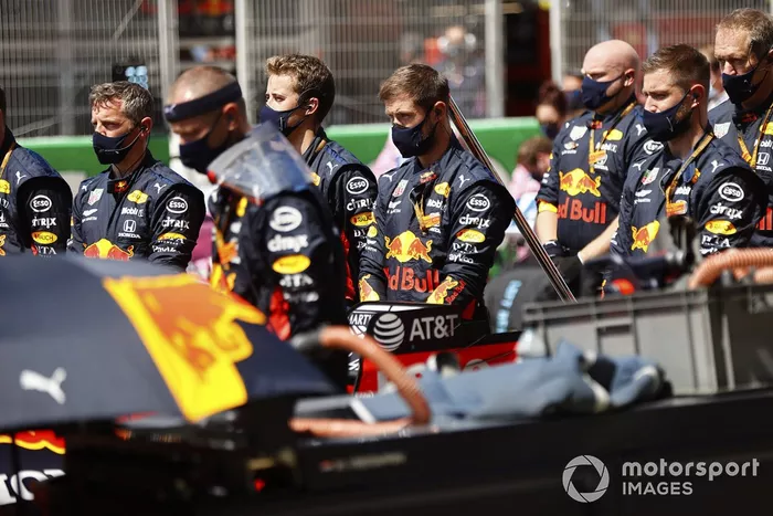 La mecánica de Red Bull en la parrilla