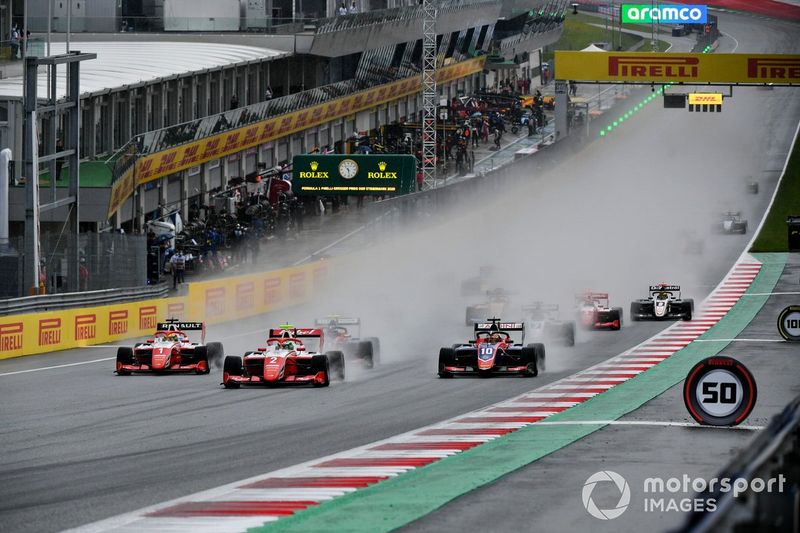 Frederik Vesti, Prema Racing leads Oscar Piastri, Prema Racing, Lirim Zendeli, Trident y Devlin DeFrancesco, Trident al inicio de la carrera
