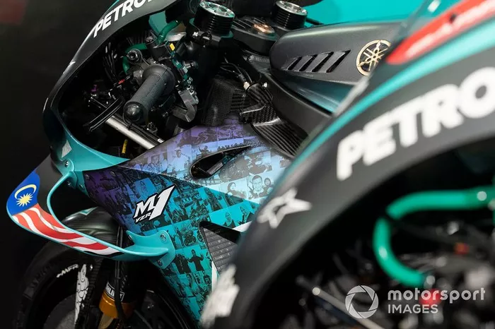 Petronas Yamaha SRT, decoración carrera de casa