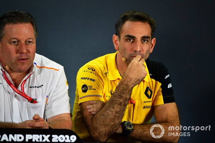 Zak Brown, director ejecutivo de McLaren, y Cyril Abiteboul, director general del equipo Renault F1