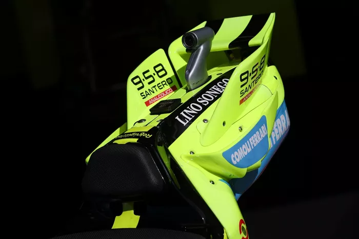 El equipo VR46 Racing Team Ducati en el box.