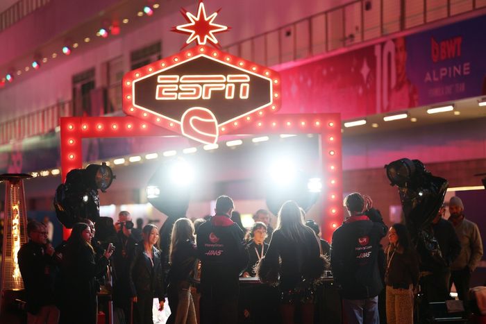 Esteban Ocon, Haas F1 Team, Oliver Bearman, Haas F1 Team