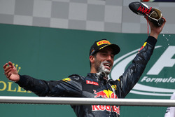 Podium: tweede plaats Daniel Ricciardo, Red Bull Racing
