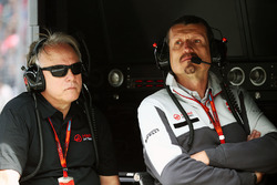 Джин Хаас, президент Haas Automotion и Гюнтер Штайнер, руководитель Haas F1 Team